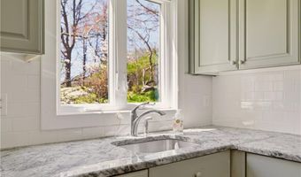 15 Hammersmith Rd 30A, Newport, RI 02840