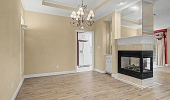 1911 Regalwood Dr, Albany, GA 31721