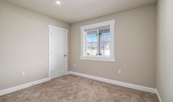 6 Maple Village Ct, Ann Arbor, MI 48103