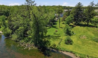 338 N Main St, Amherst, WI 54406