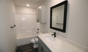8641 E Cherrywood Ct, Bel Aire, KS 67226