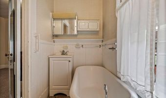 9 Willow St, Auburn, ME 04210