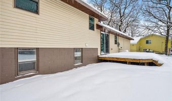 907 40th Ln, Anoka, MN 55303