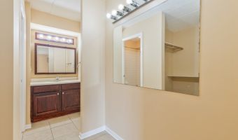 300 W FULLERTON Ave 102, Addison, IL 60101