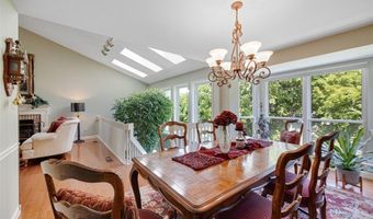 1112 Oak Borough Dr, Ballwin, MO 63021