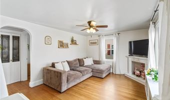 38 Bridgton Rd, Cranston, RI 02910