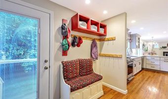 4 Fourth St, Barrington, RI 02806