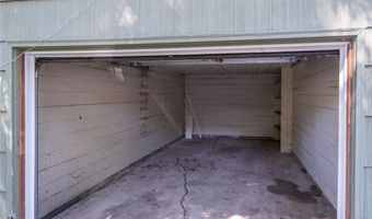 914 Jersey St, Baldwin City, KS 66006