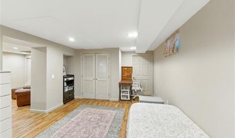 3 Sandy Ln, Bristol, RI 02809