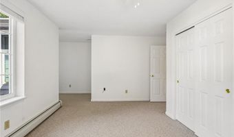 8 Cinnamon Ln, Narragansett, RI 02874