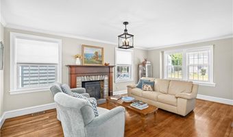 24 Huntington Dr, East Providence, RI 02916
