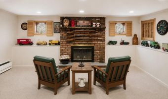 18 Gaylore Dr W, Amityville, NY 11701