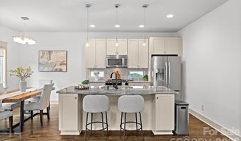 2530 Bay St, Charlotte, NC 28205