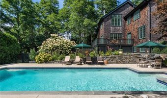 72 Summerfield Ln, Middletown, RI 02842