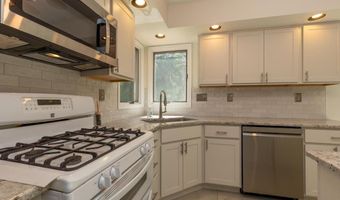 293 CHIPPENHAM Ln, Hockessin, DE 19707