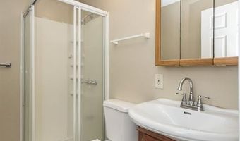 537 Treetop Village Dr, Ballwin, MO 63021