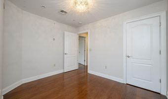 25 White Oak Ln, Aberdeen, NJ 07747