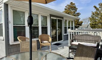 42 Central Ave, Clinton, CT 06413