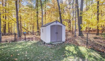 7160 River Valley Dr SE, Alto, MI 49302