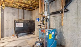 16 Karen Dr, Hopkinton, RI 02832