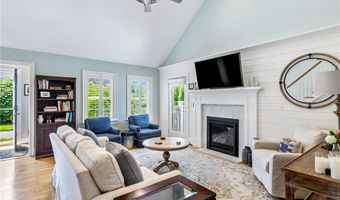 406 Corey Ln, Middletown, RI 02842