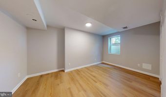 706 N CLEVELAND St, Arlington, VA 22201