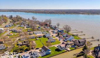 113 Roselawn St, Algonac, MI 48001