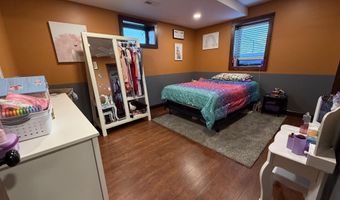 1524 Beechwood Dr, Aurora, NE 68818