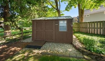 16 Lakeridge Dr, Adrian, MI 49221