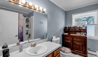 27 Carver St, Bayville, NJ 08721