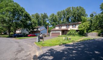51 Aspen Cir, Albany, NY 12208