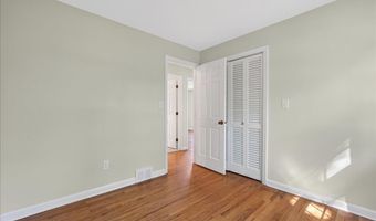 3 Fenway Dr, Albany, NY 12211