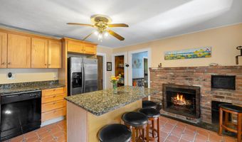 24 Liberty St, Clinton, CT 06413