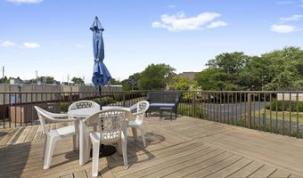 1860 W Surrey Park Ln 2B, Arlington Heights, IL 60005