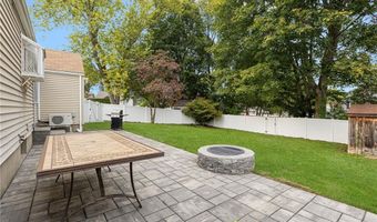 22 Franconia Dr, Cranston, RI 02920