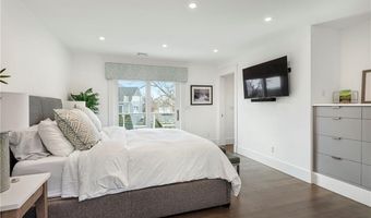 592 Tuckerman Ave, Middletown, RI 02842