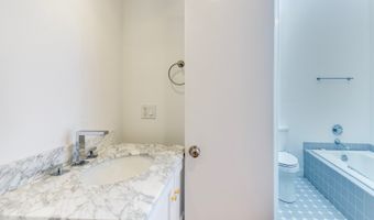 28 Pepperidge Ln, Amagansett, NY 11930