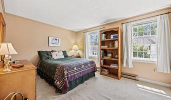 64 Colonial Vlg, Falmouth, ME 04105