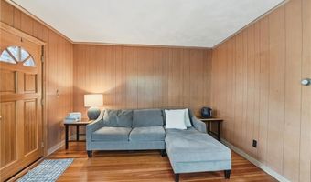 2 Wilson St, Bristol, RI 02809