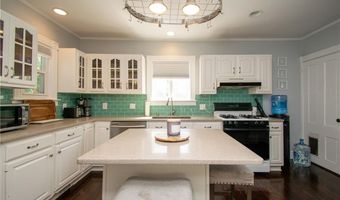26 Carey St, Newport, RI 02840