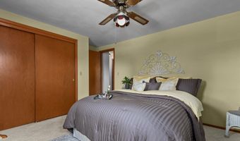 58 CRESTVIEW Dr, Appleton, WI 54915