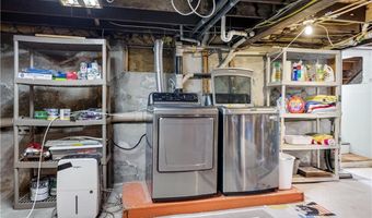 37 Almy St, Newport, RI 02840