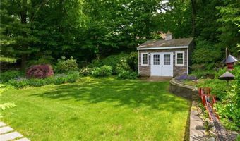 8 Ledgemont Dr, Lincoln, RI 02865