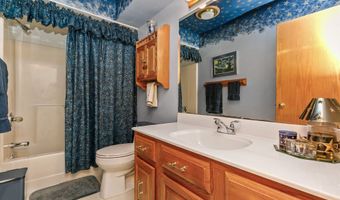 918 SE Peterson Dr, Ankeny, IA 50021