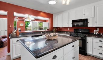 19955 Chickasaw Rd, Apple Valley, CA 92307