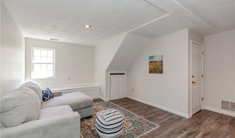 136 Hope Hill Ter, Cranston, RI 02921