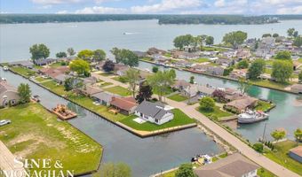 144 Channelsyde Dr, Algonac, MI 48001