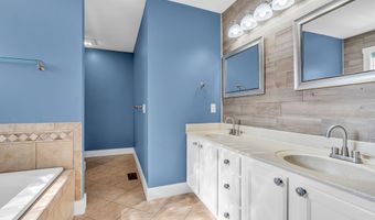 6686 Woodcrest Dr, Avon, IN 46123