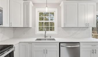 52 Mockingbird Dr, Exeter, RI 02822