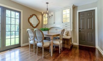 22205 W PINEVIEW Dr, Antioch, IL 60002